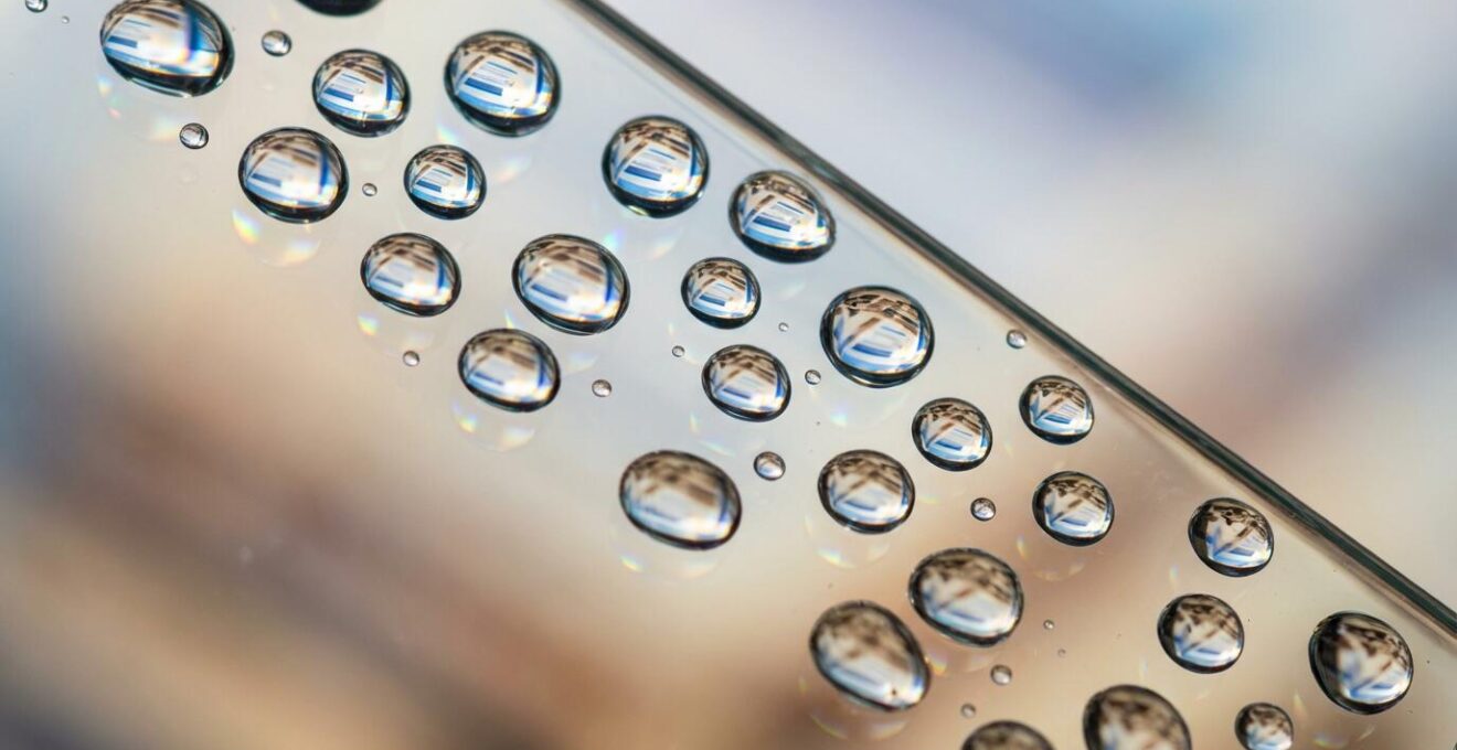 Visual representation of how lookback window settings affect conversion attribution accuracy